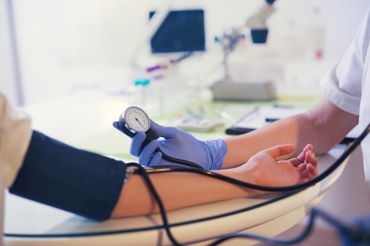 مراجعه به متخصص قلب