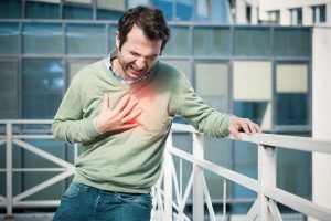 تفاوت حمله قلبی و سکته قلبی (تشخیص علت، علائم و درمان سکته و حمله قلبی)